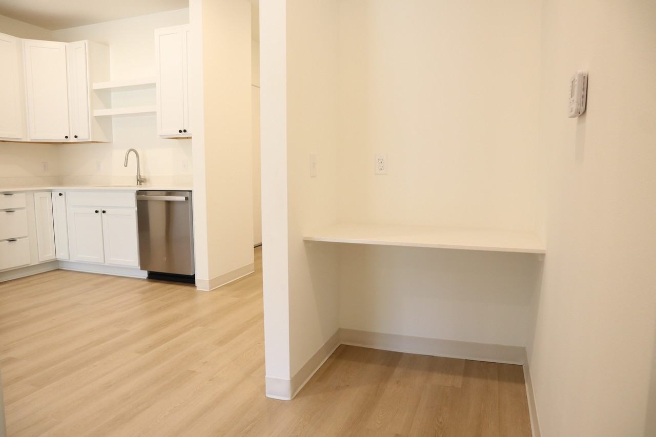 Palisades - 3072340 River Road #307 - Photo 4 of 12