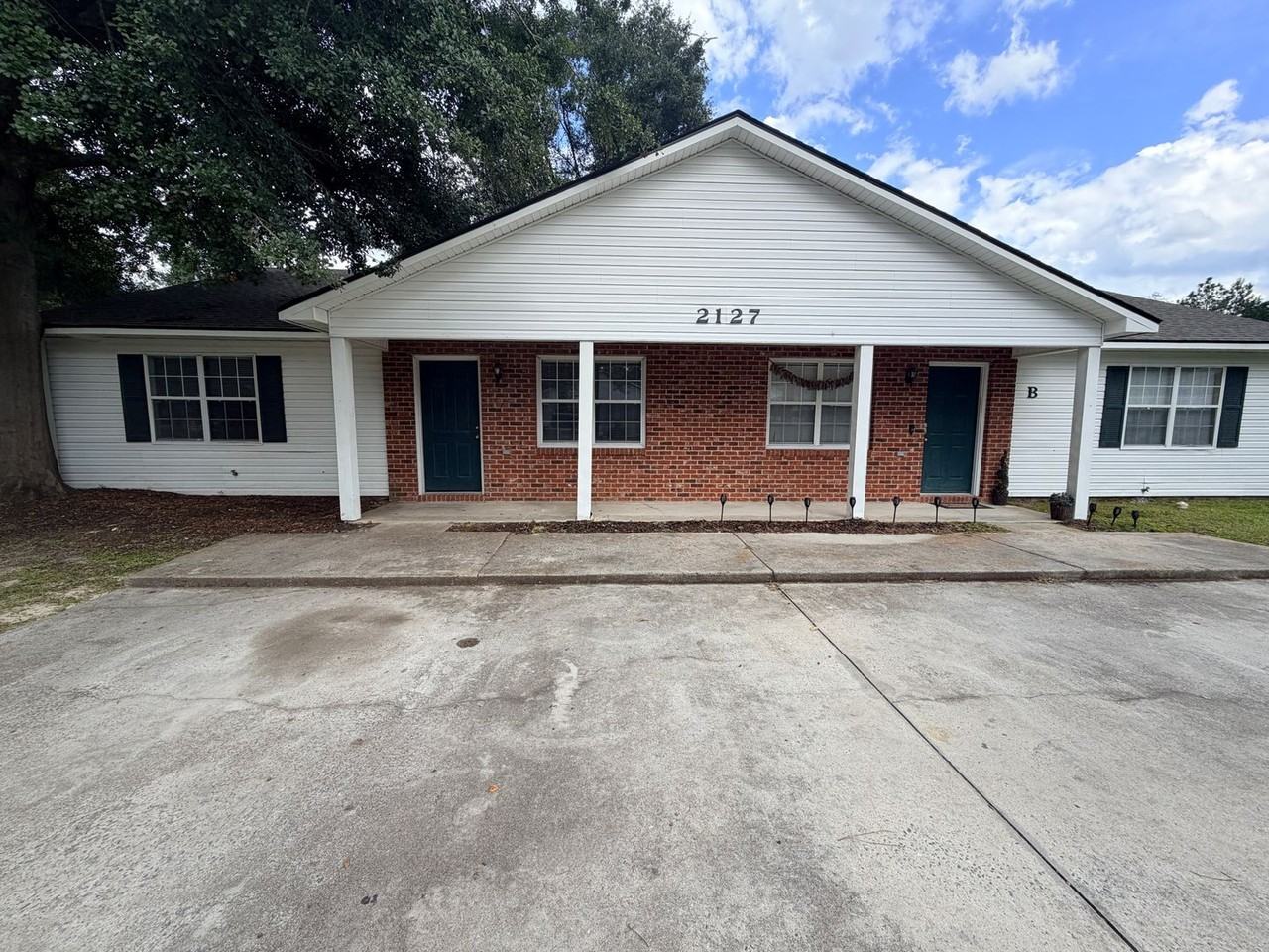 2127 Houston Ave Apt A - Photo 2 of 13
