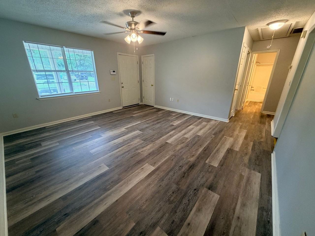 2127 Houston Ave Apt A - Photo 4 of 13