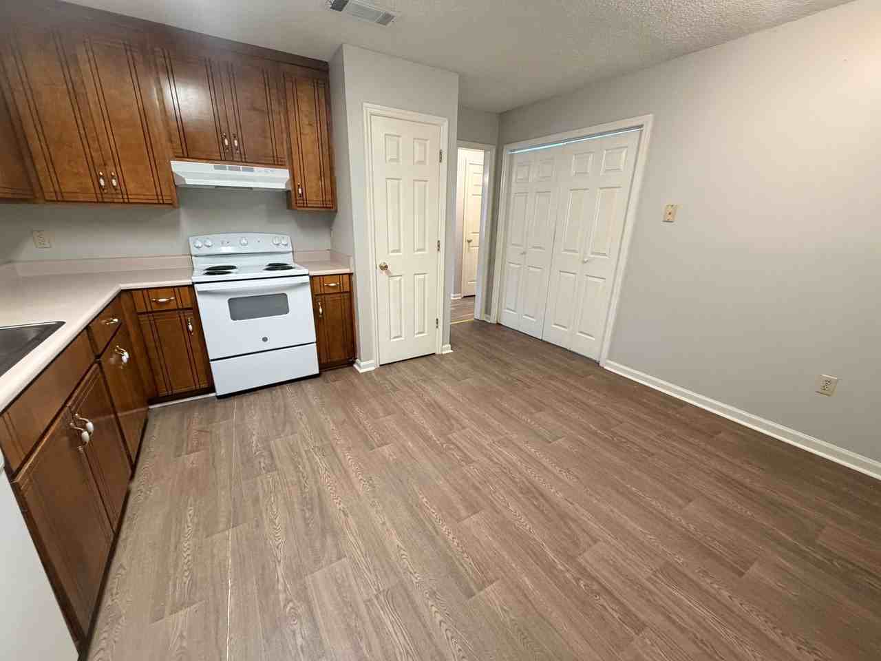 2127 Houston Ave Apt A - Photo 5 of 13