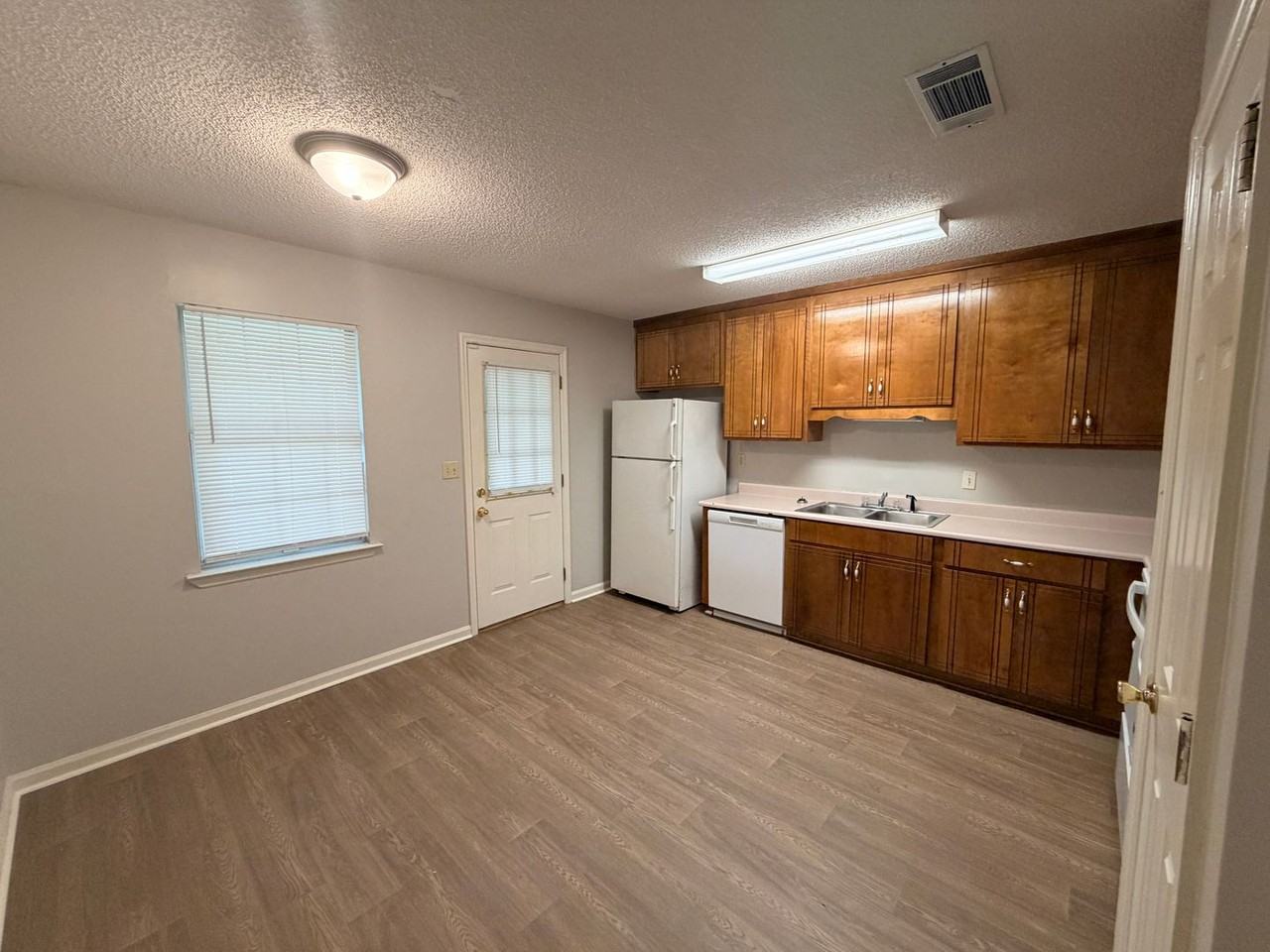 2127 Houston Ave Apt A - Photo 6 of 13