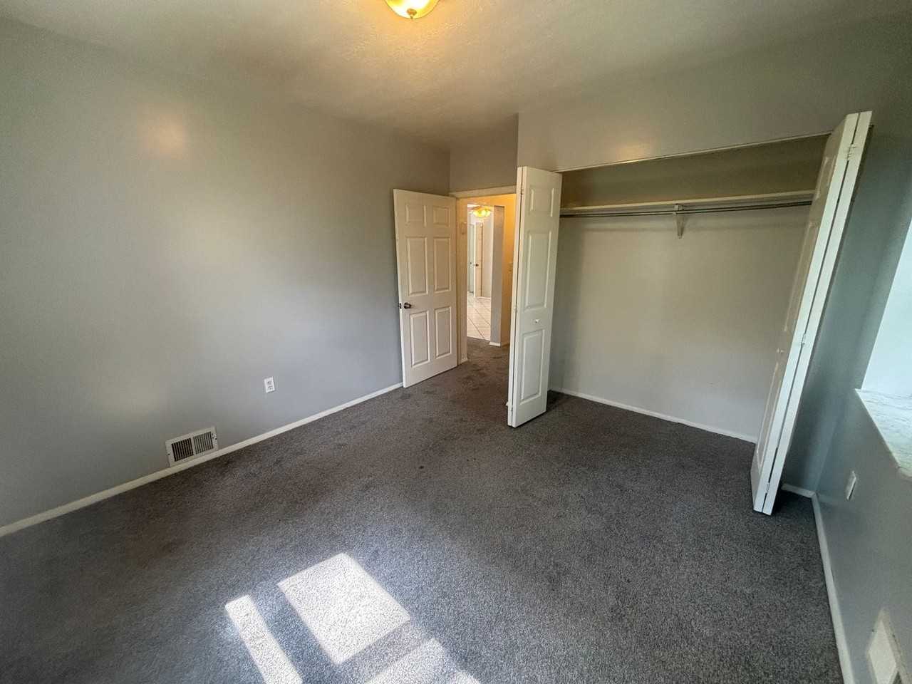 609 N Birmingham Ave - Photo 3 of 12