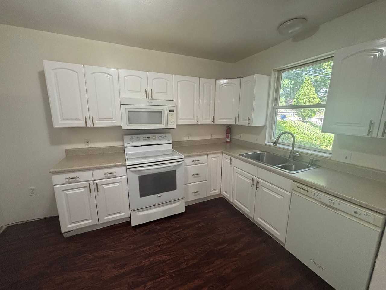 609 N Birmingham Ave - Photo 5 of 12