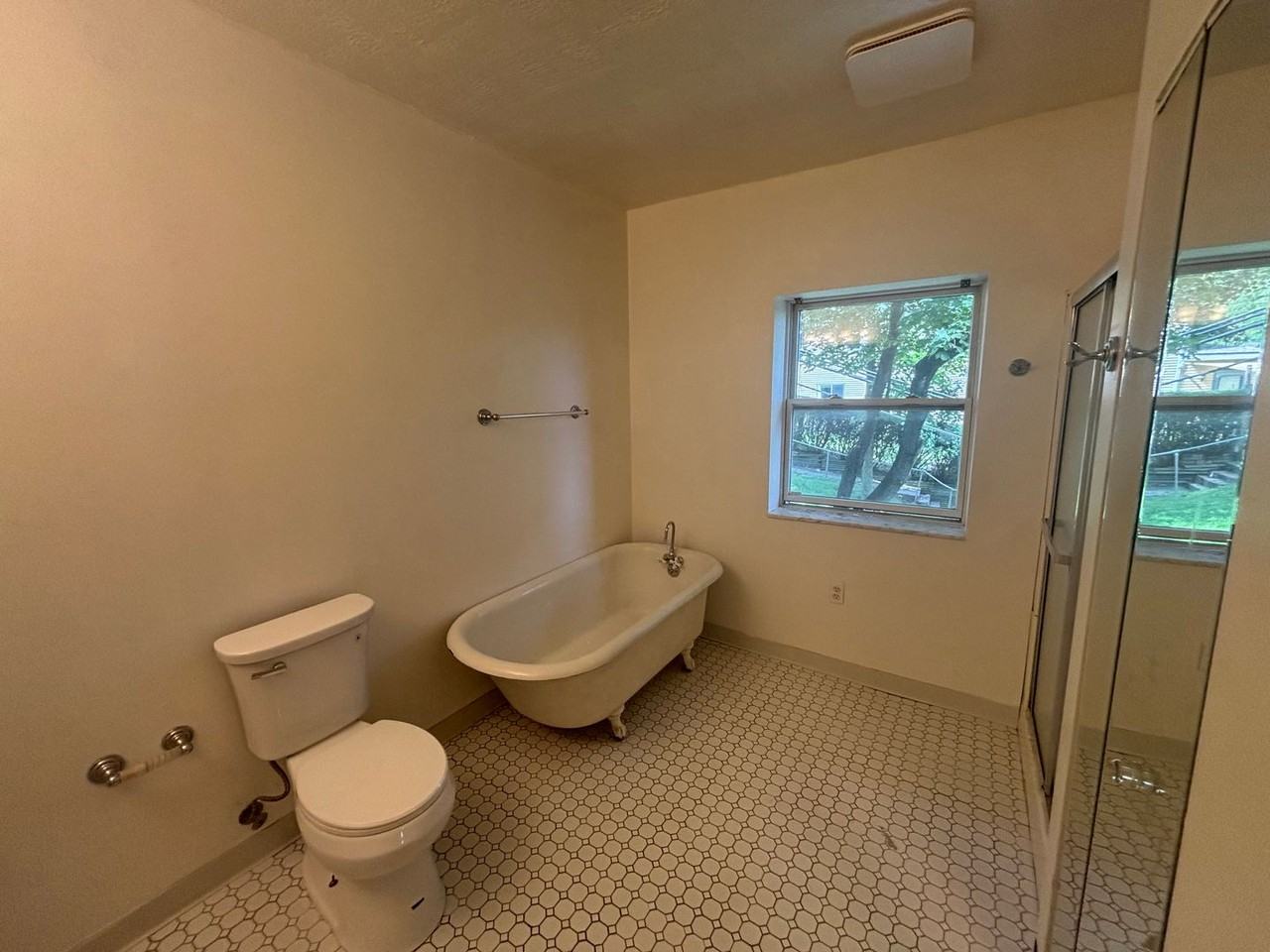 609 N Birmingham Ave - Photo 7 of 12