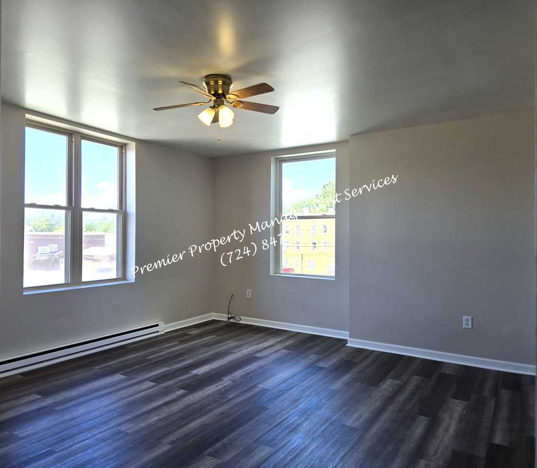 211 E. Wallace Avenue2 #2 - Photo 2 of 17