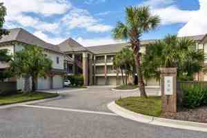 featured image of 636 Village Park Dr #1