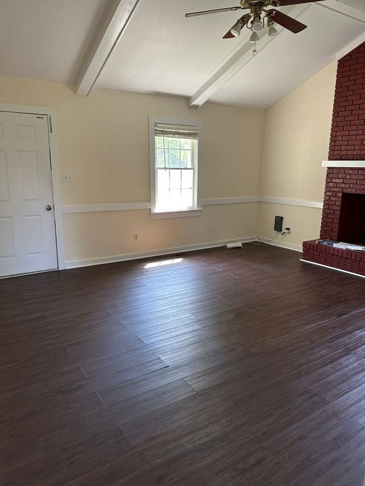 1112 Strawbush Rd - Photo 3 of 7