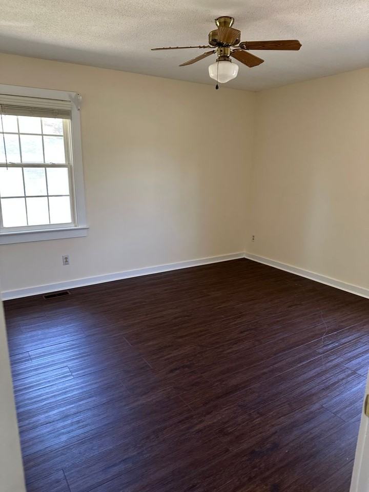 1112 Strawbush Rd - Photo 5 of 7