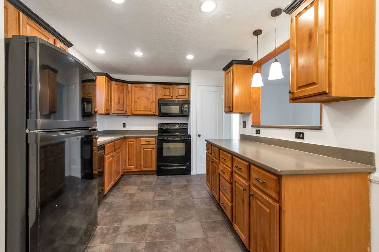 507 E 1864 S - Photo 3 of 15