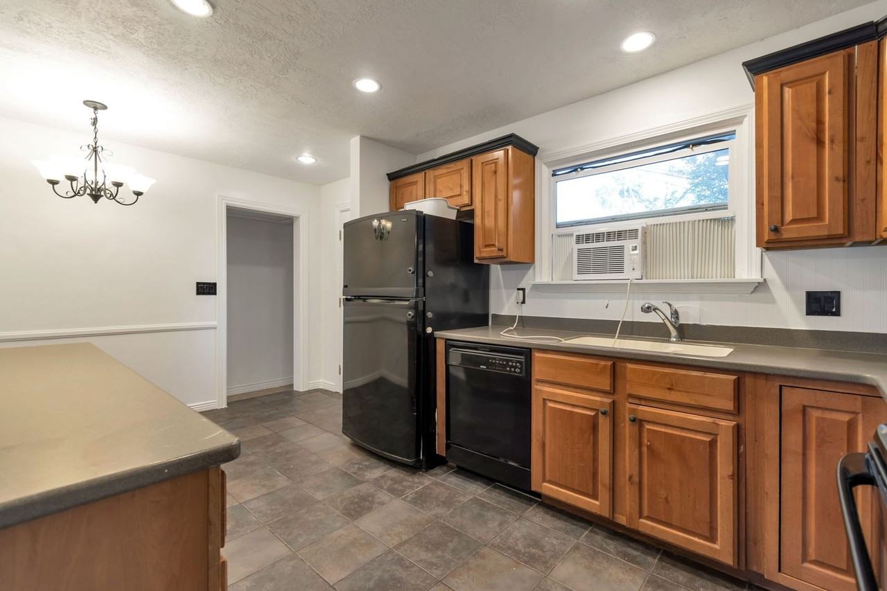 507 E 1864 S - Photo 5 of 15