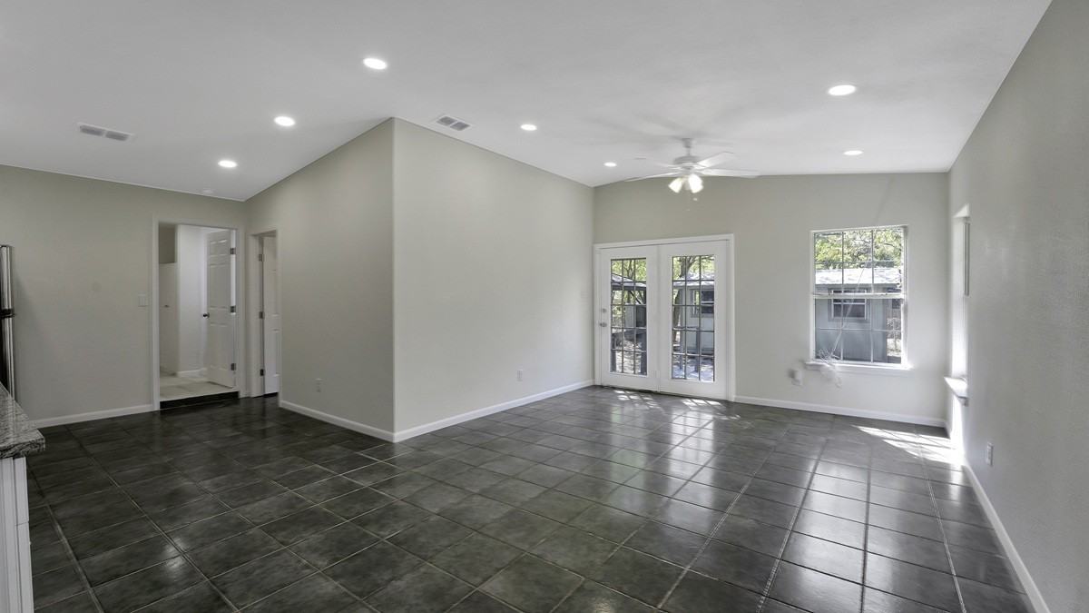 542 Thorain Blvd #2 - Photo 2 of 10