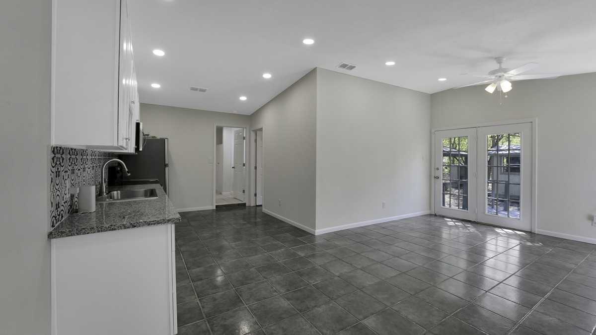 542 Thorain Blvd #2 - Photo 5 of 10