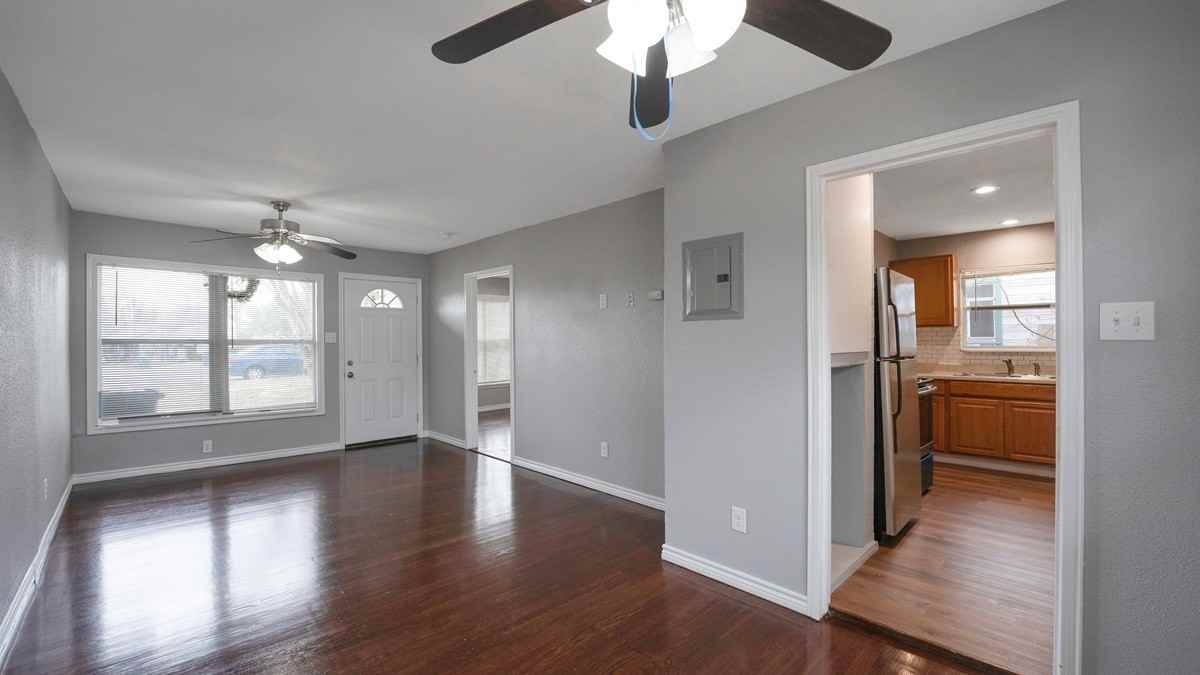 2513 Cincinnati Ave #1 - Photo 3 of 10