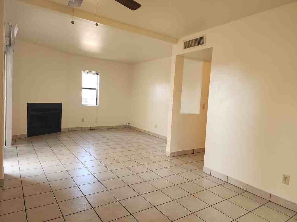 4601 East 2nd Street - AApt B #A - Photo 2 of 13