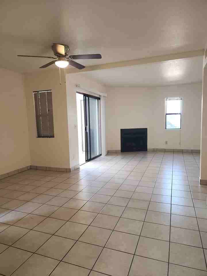 4601 East 2nd Street - AApt B #A - Photo 3 of 13