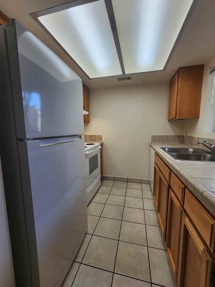 4601 East 2nd Street - AApt B #A - Photo 4 of 13