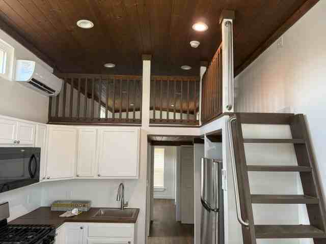 803 Larson St - Photo 4 of 11