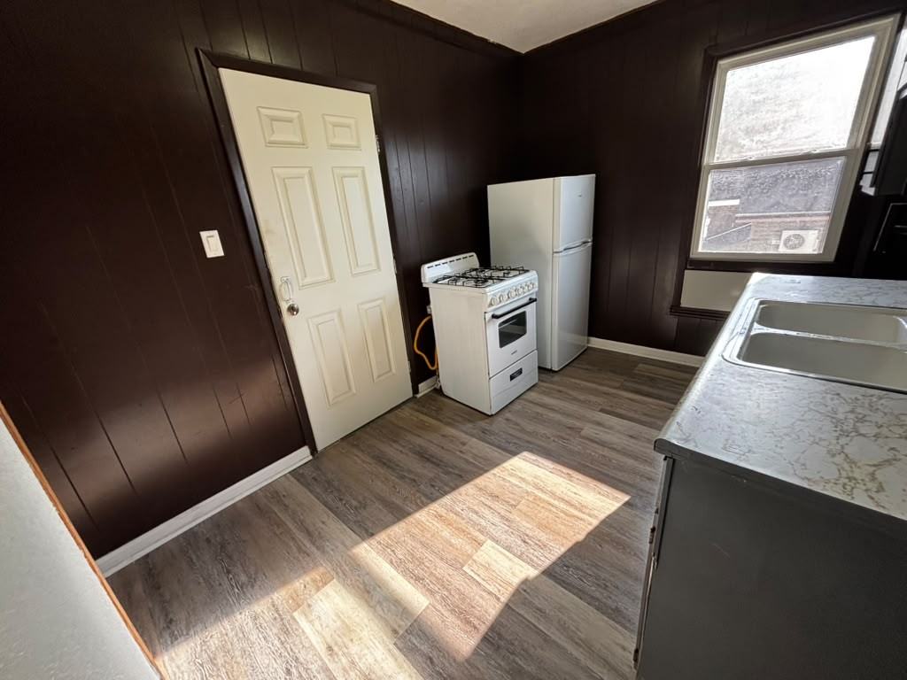 699 W Locust St #3 - Photo 5 of 9