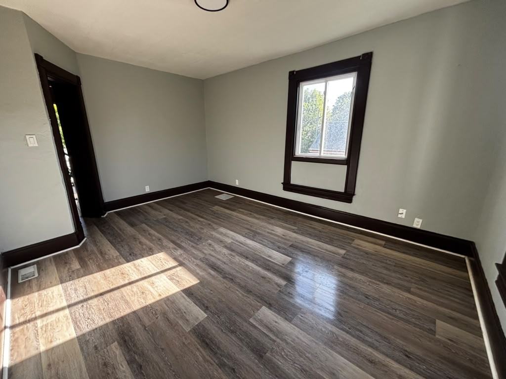 699 W Locust St #3 - Photo 7 of 9