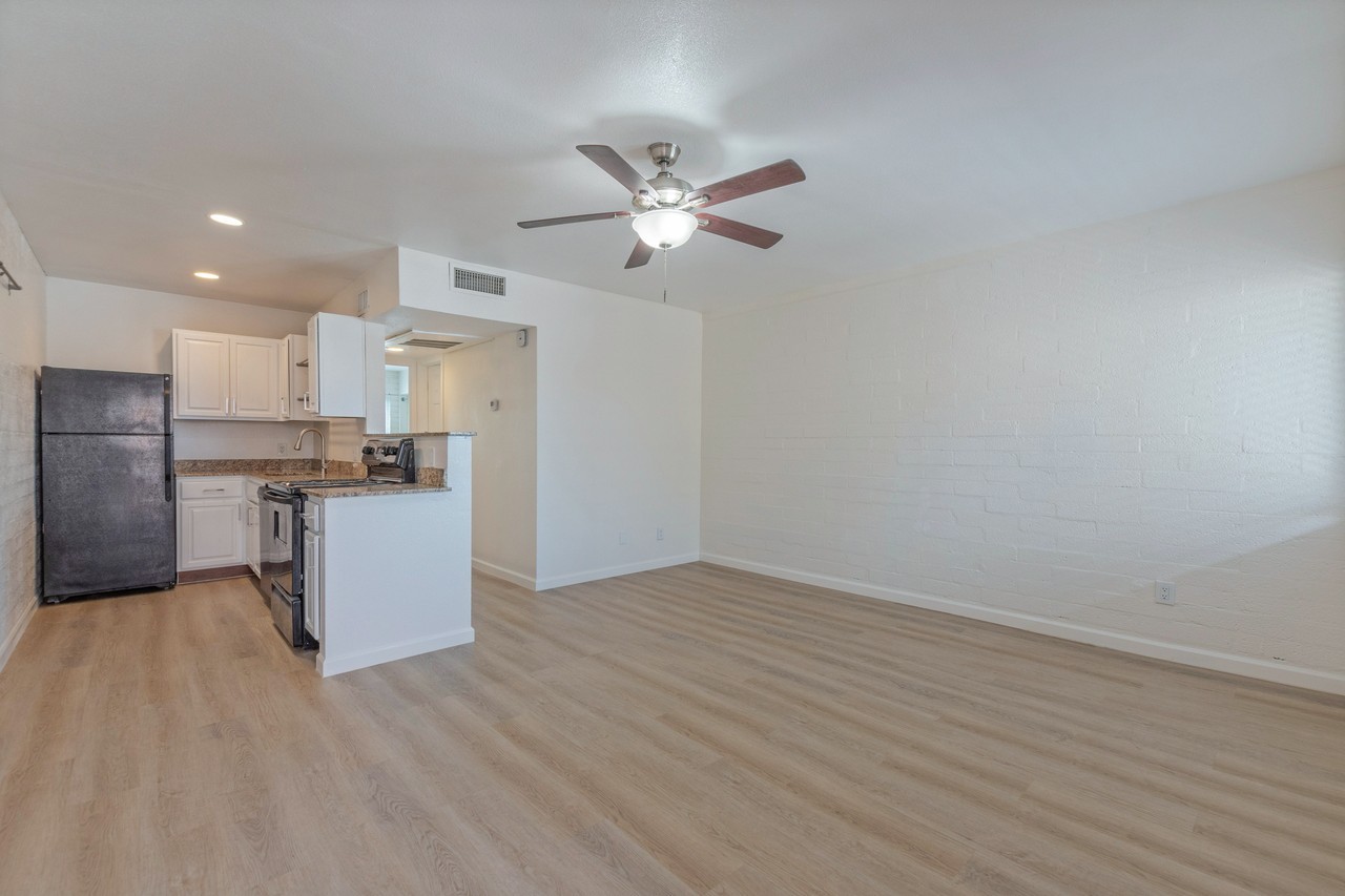 1835 East Don Carlos - 102 #102R - Photo 3 of 9