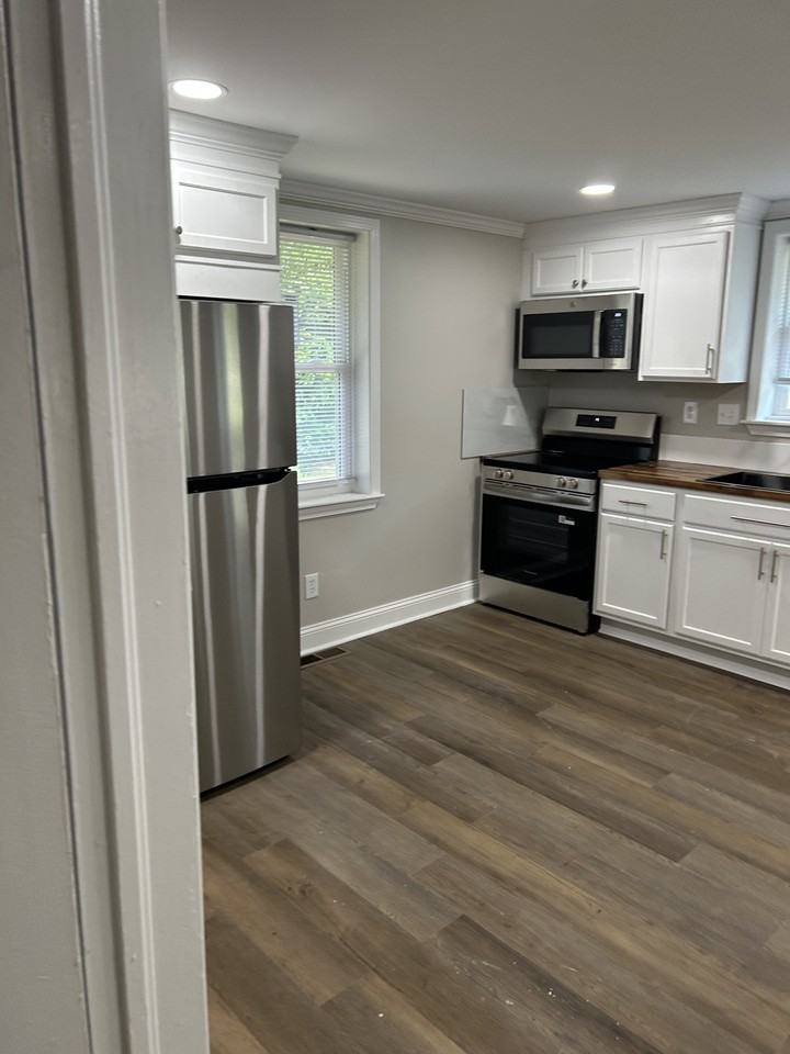 606 1st Ave S #1 - Photo 3 of 13
