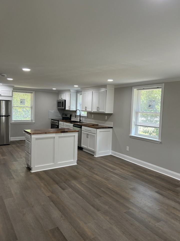 606 1st Ave S #1 - Photo 4 of 13