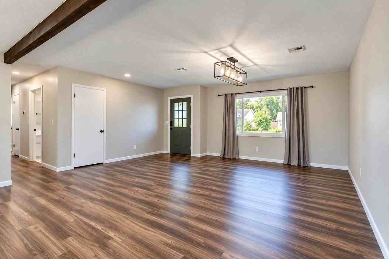 4305 Nw 59th St #1 - Photo 4 of 20