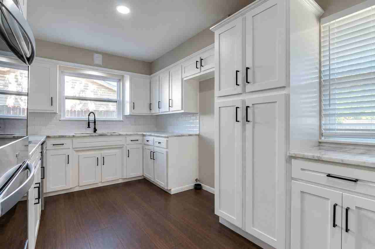 4305 Nw 59th St #1 - Photo 6 of 20