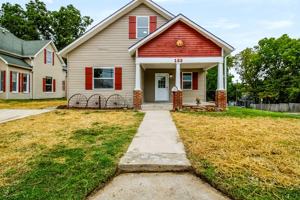 featured image of 123 E North St #1