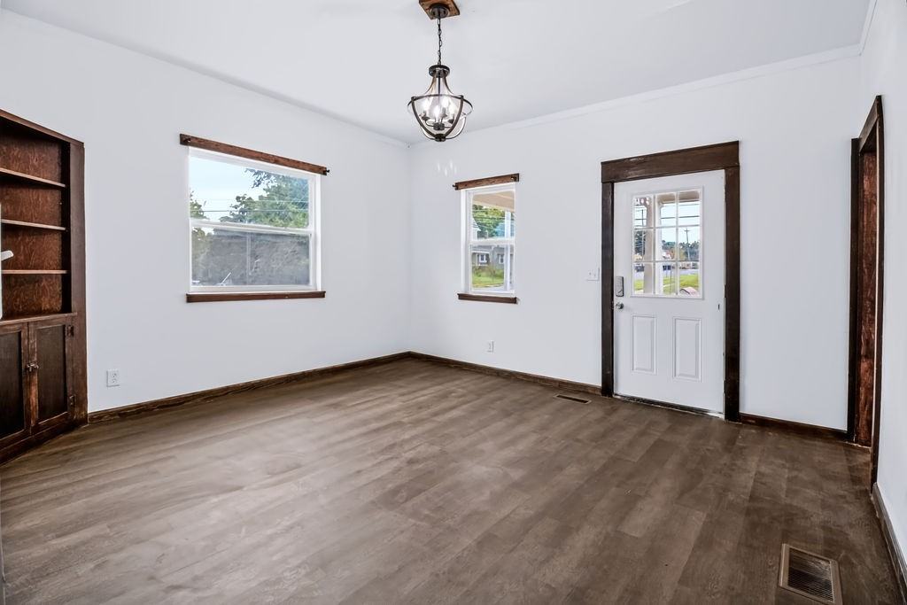 123 E North St #1 - Photo 3 of 33