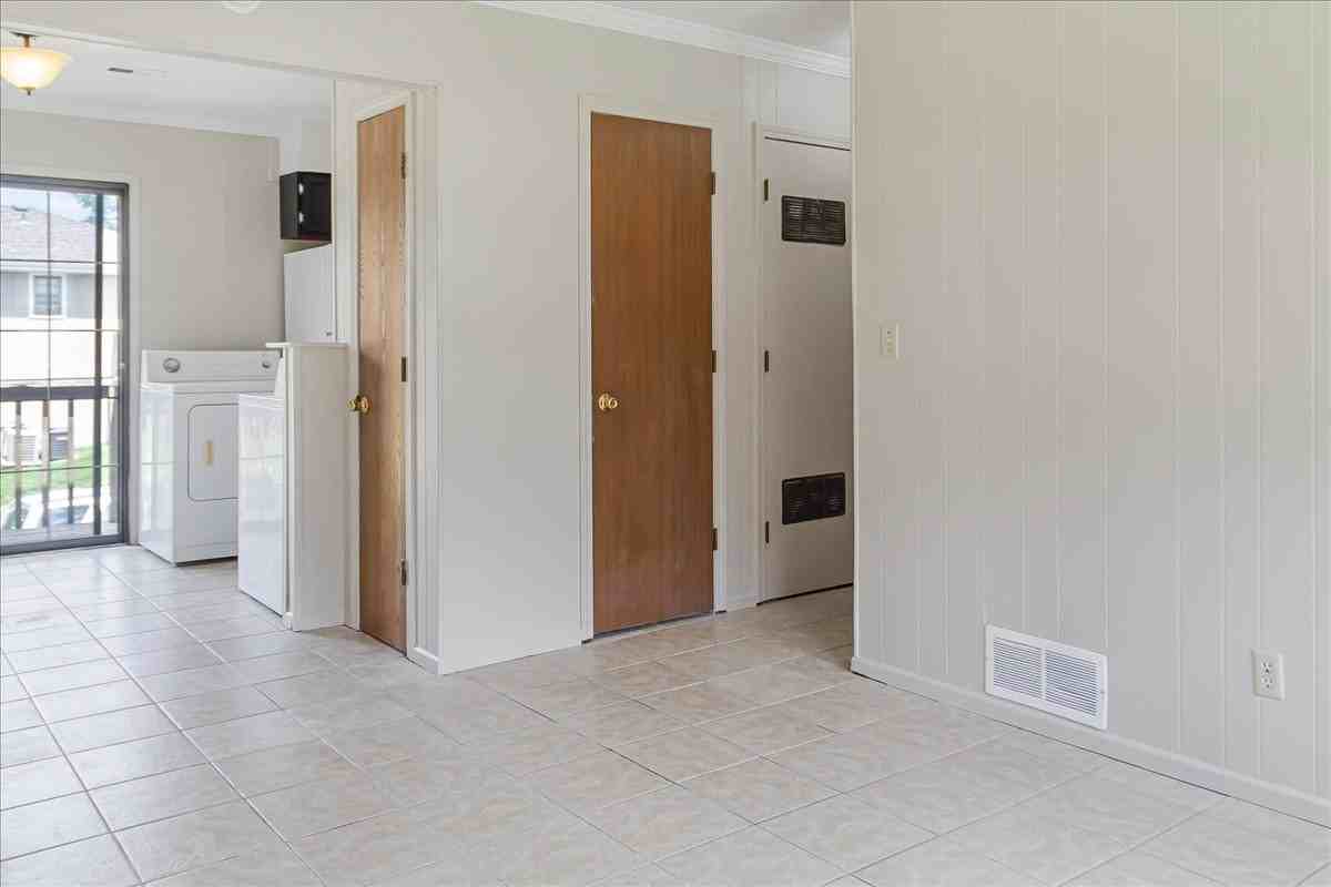 235 Se 121st Rd #2 - Photo 3 of 12