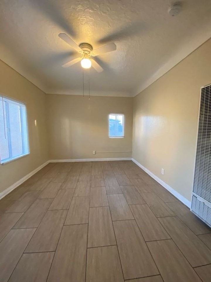 2033 Cedar Ave - Photo 3 of 8