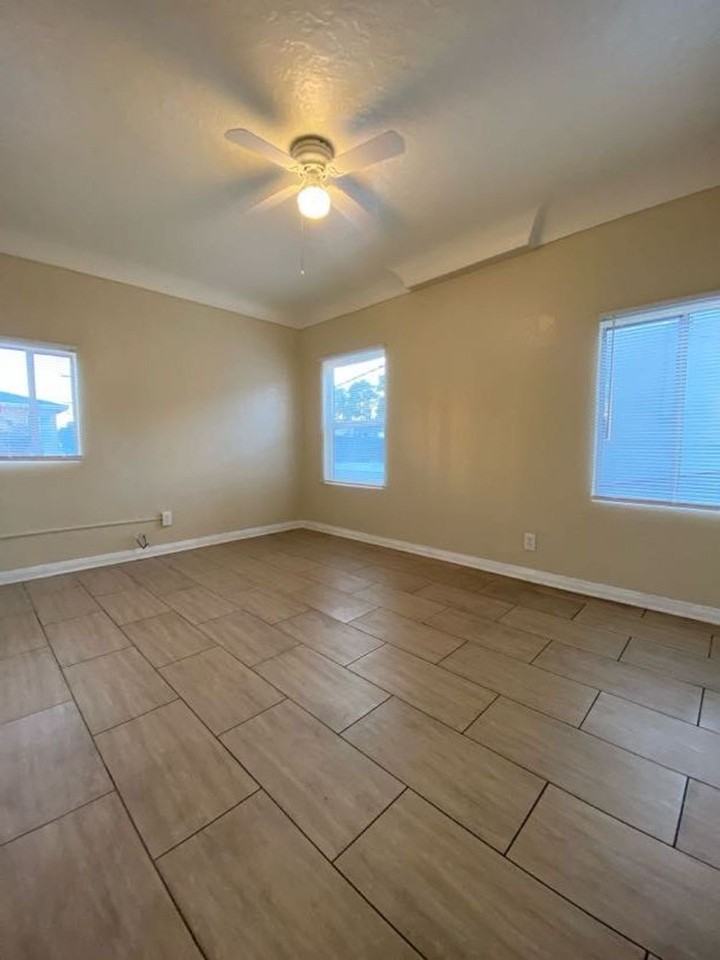 2033 Cedar Ave - Photo 4 of 8