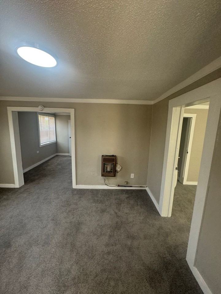 156 S Parkway E - Photo 4 of 12