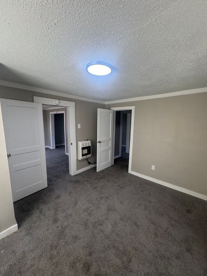 156 S Parkway E - Photo 5 of 12