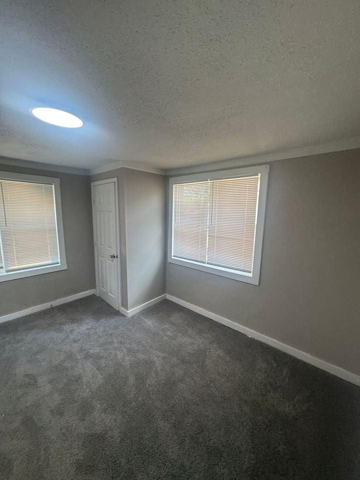156 S Parkway E - Photo 6 of 12