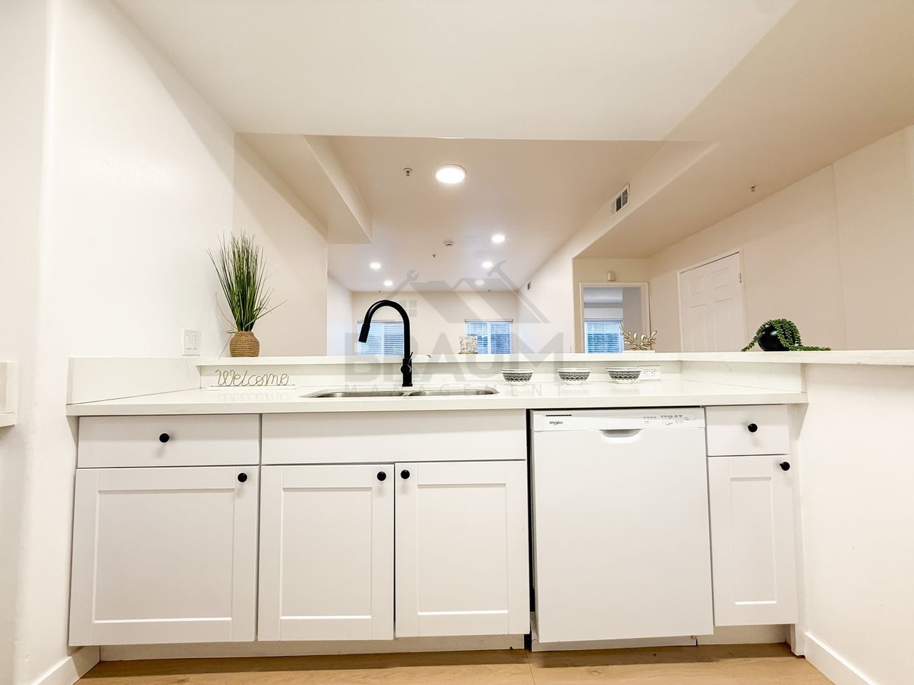 MOORPARK - Photo 4 of 50