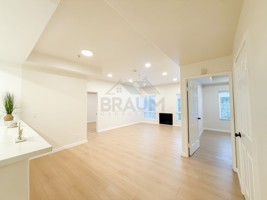 featured image of 11035 Moorpark St
