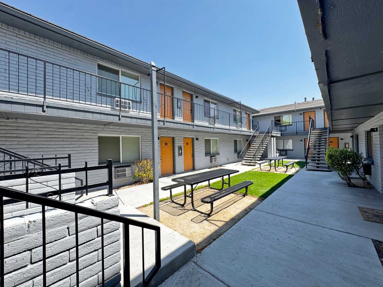 Public 1830 Apartments - Photo 3 of 5