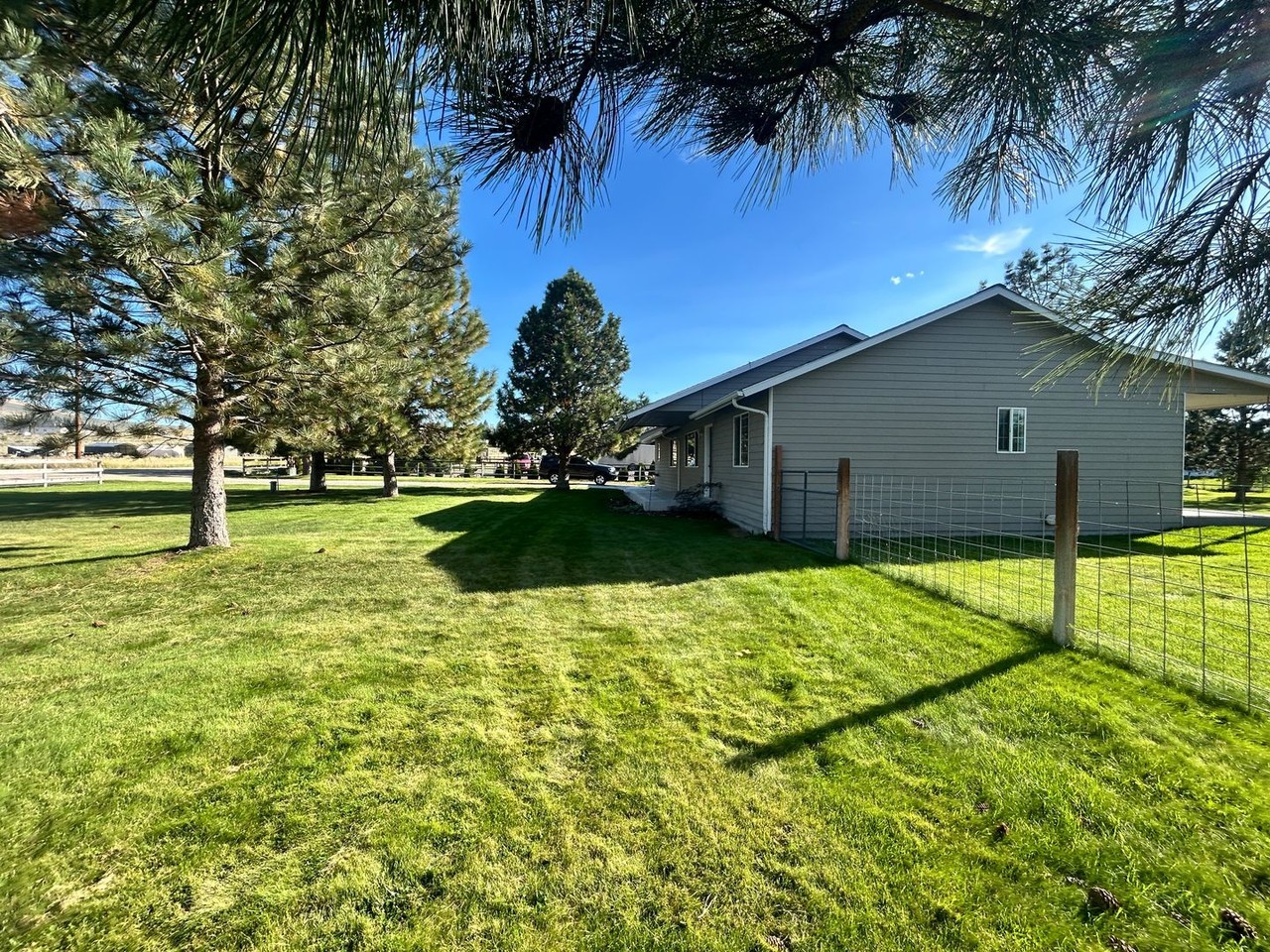 4085 Illinois Bench Rd - Photo 2 of 46