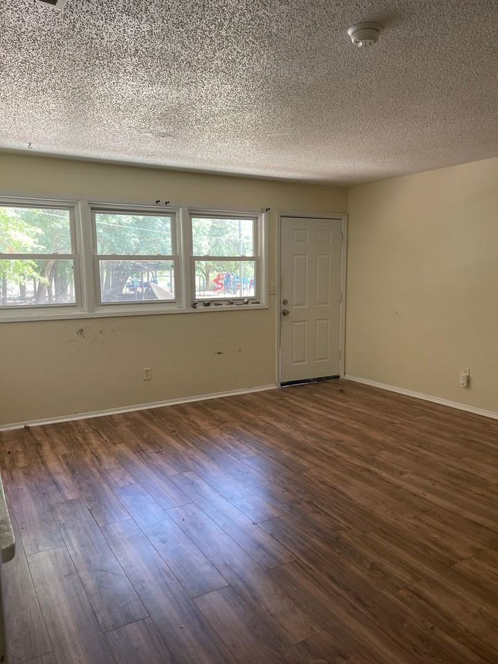 3612 Shoreline Dr - Photo 2 of 6