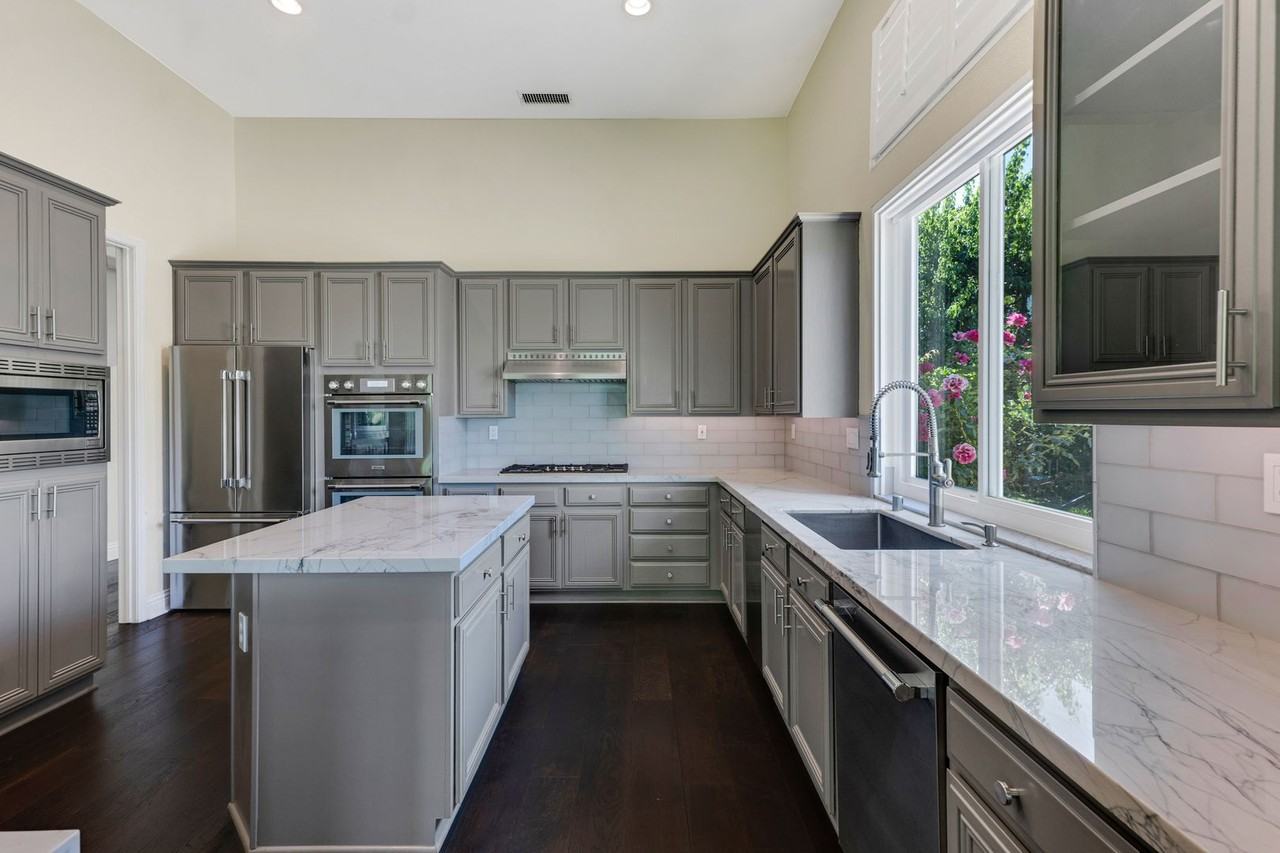 406 Granite Hills St - Photo 3 of 50