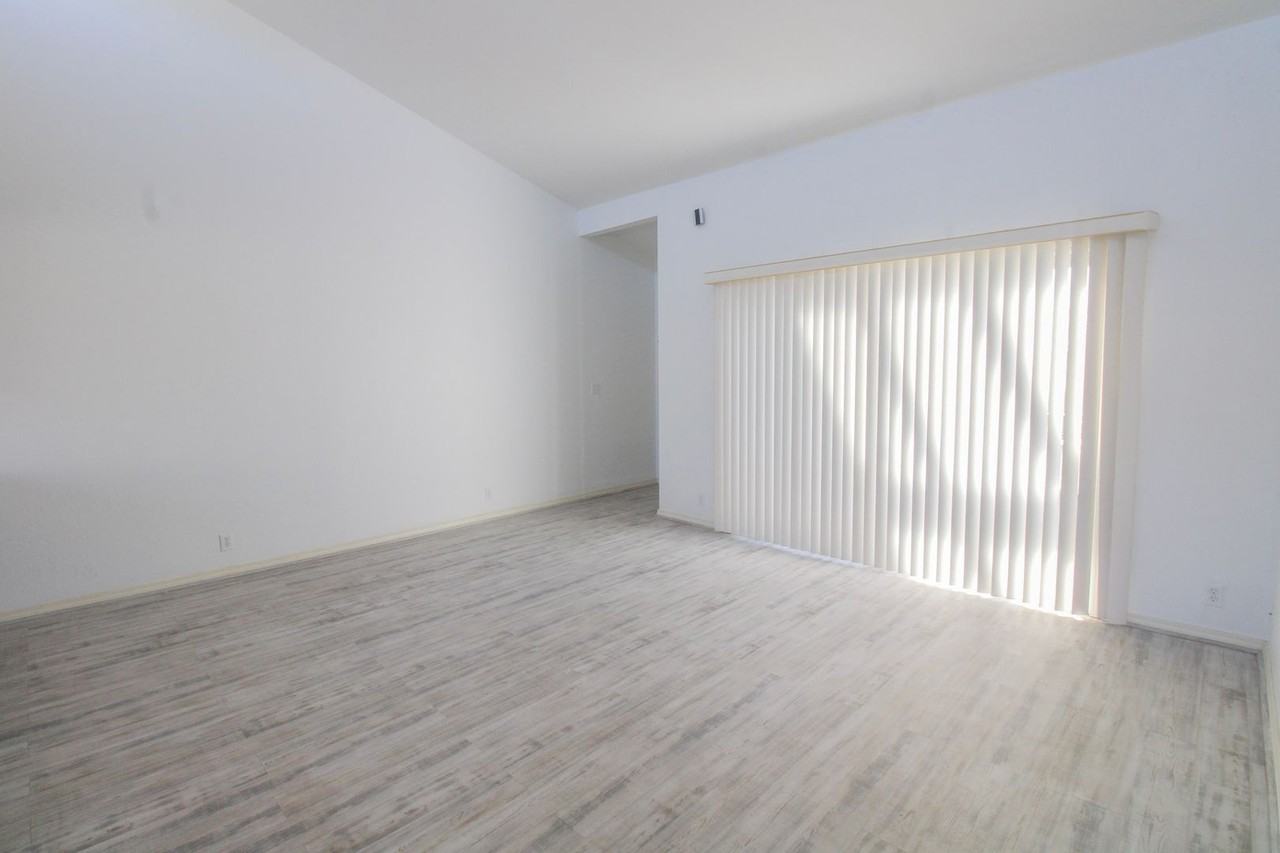 111 Newport Ave #4 - Photo 5 of 18
