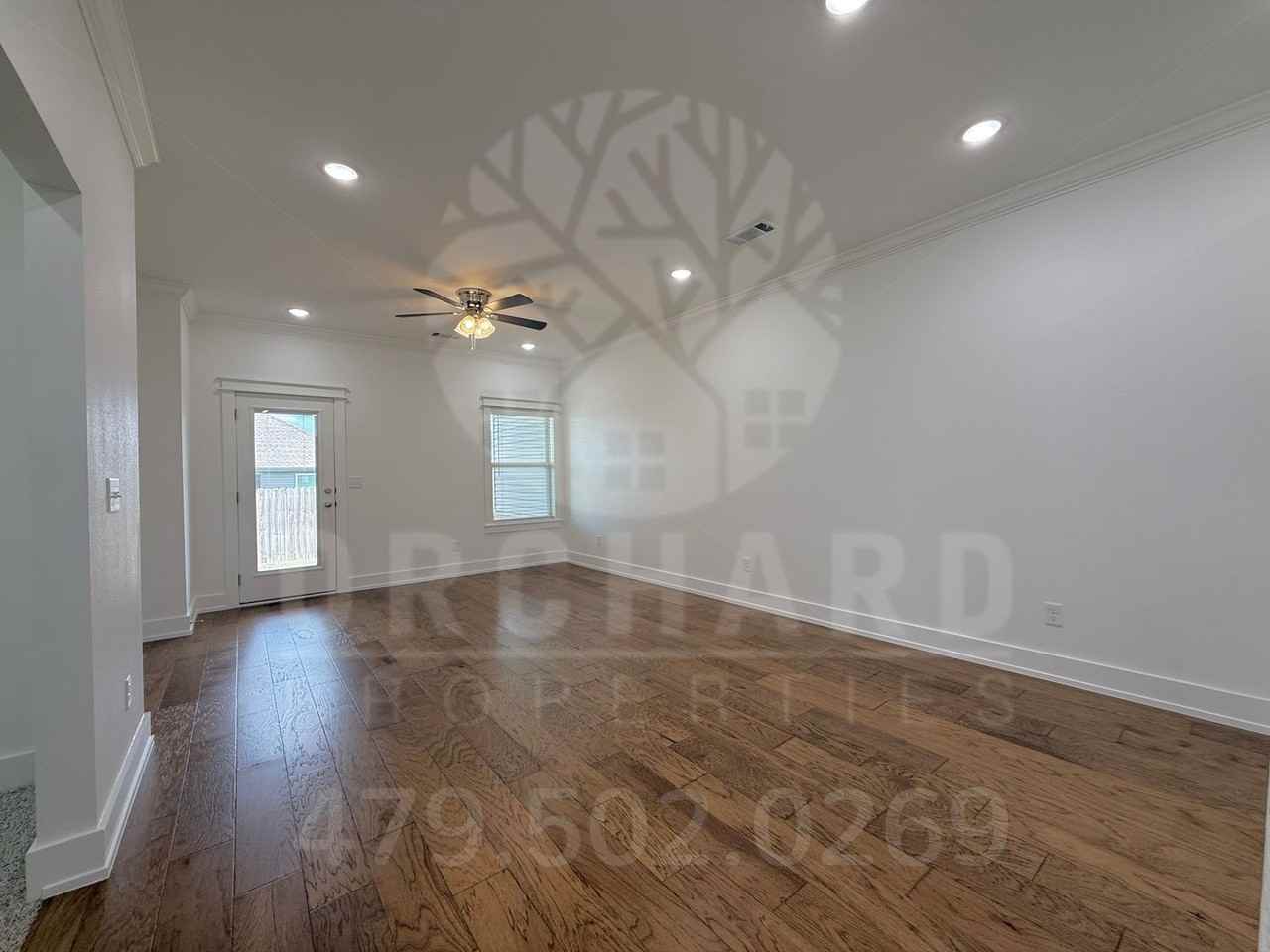 3007 N Conway Drive - Photo 3 of 13