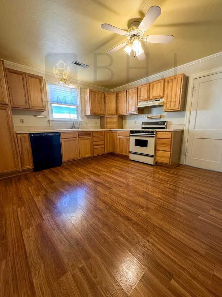 1241 Spaulding St - Photo 4 of 28