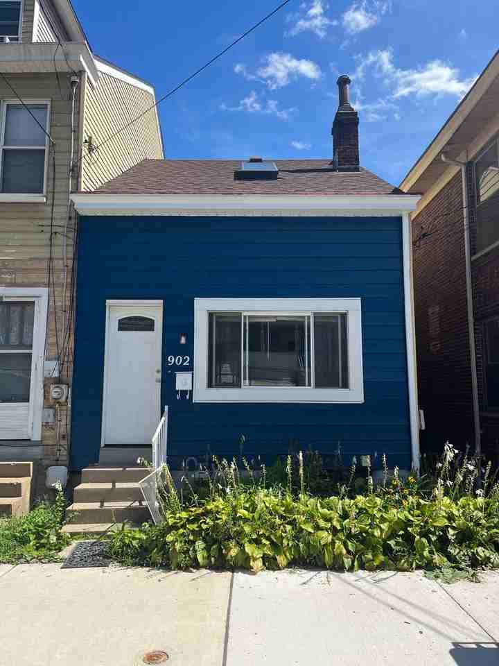 902 North Ave