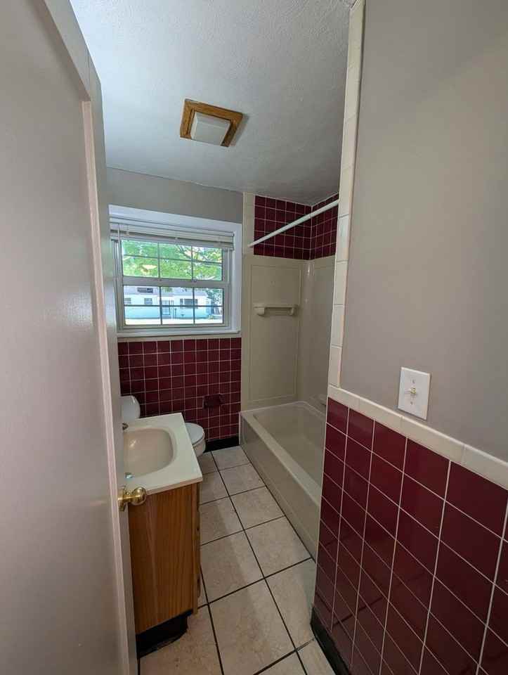 5373 Pickford Dr - Photo 3 of 15