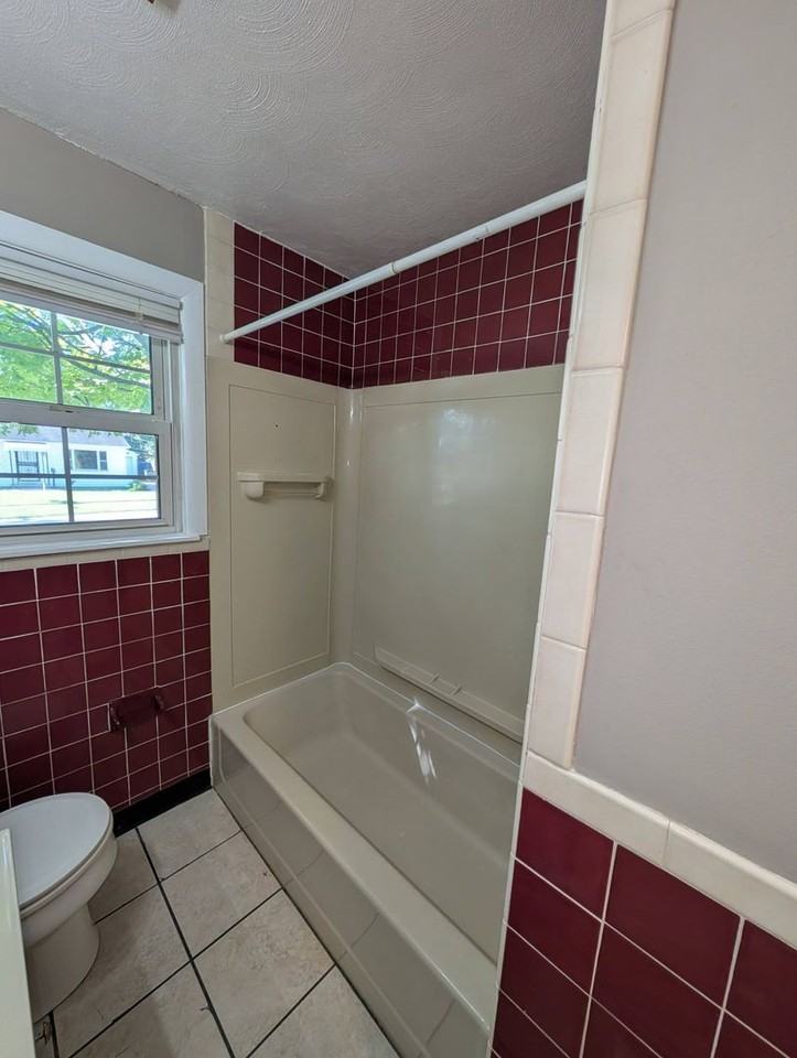 5373 Pickford Dr - Photo 4 of 15