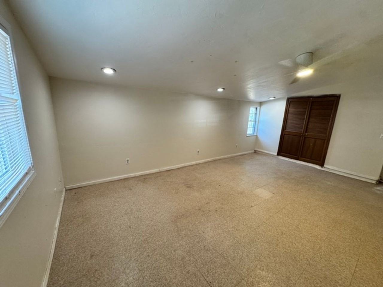 6408 S Lindsay Ave - Photo 2 of 11