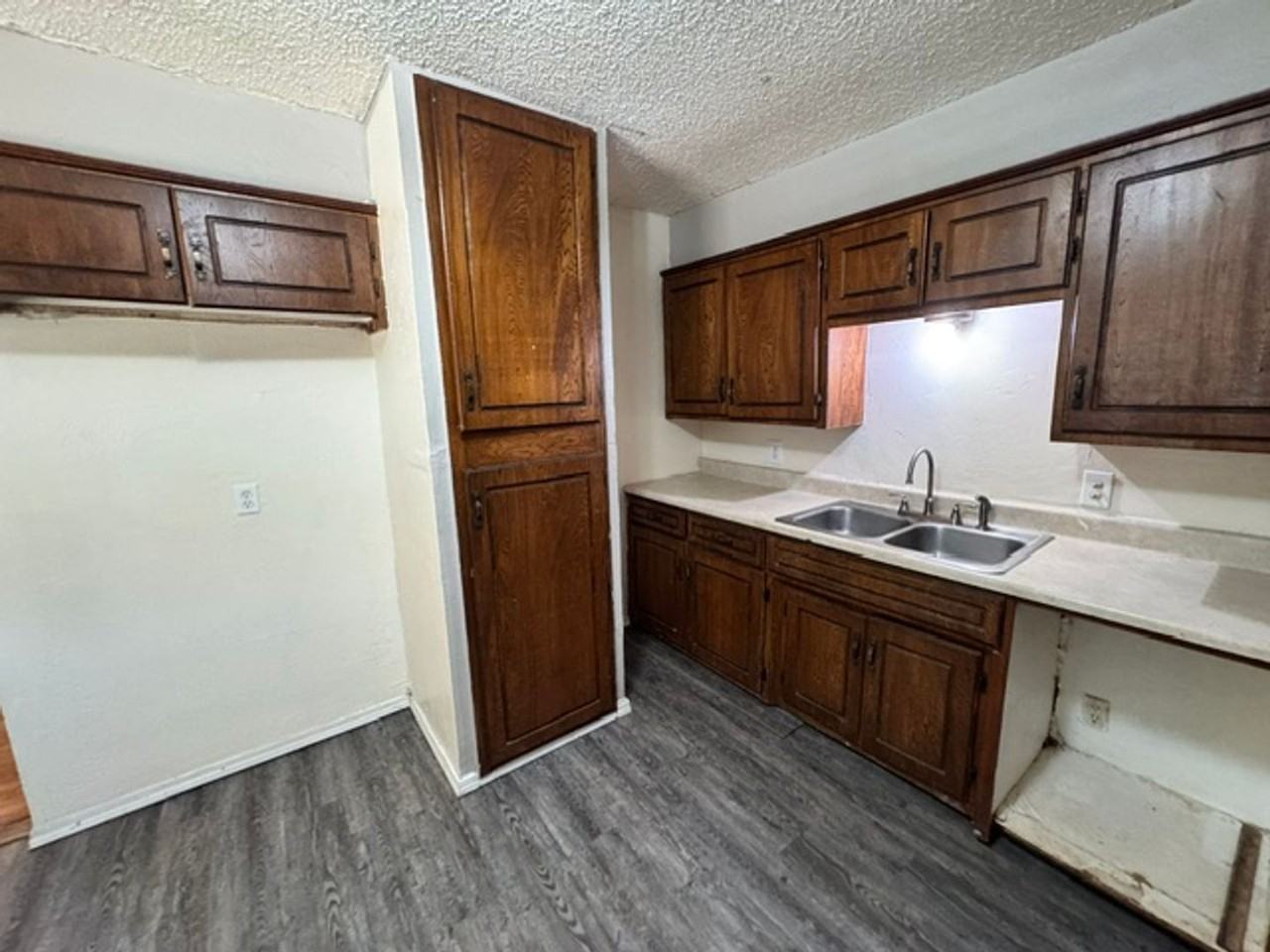 6408 S Lindsay Ave - Photo 3 of 11